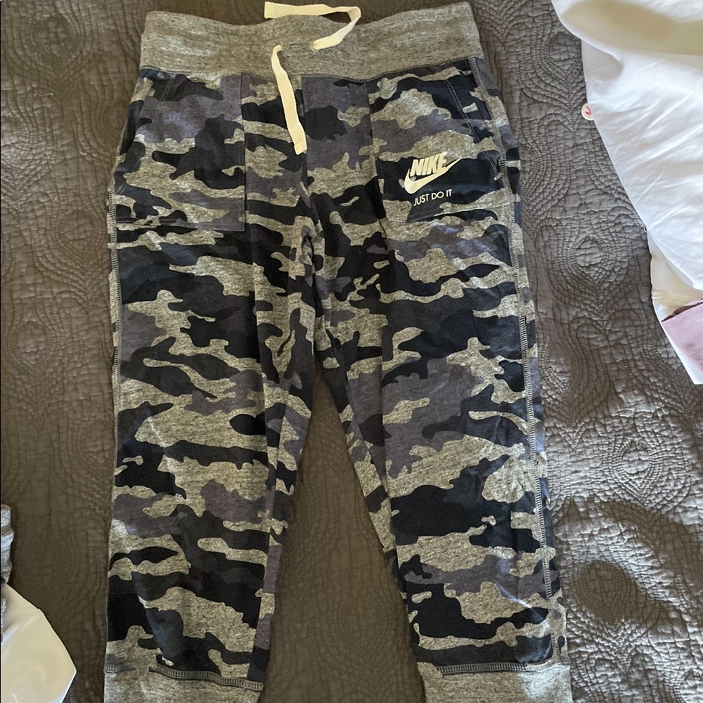 Nike capris